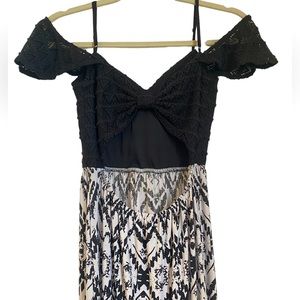 Off-shoulder Open Back Maxi Dress 👗